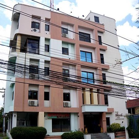 Fueang Fha Palace Бурирам Екстериор снимка